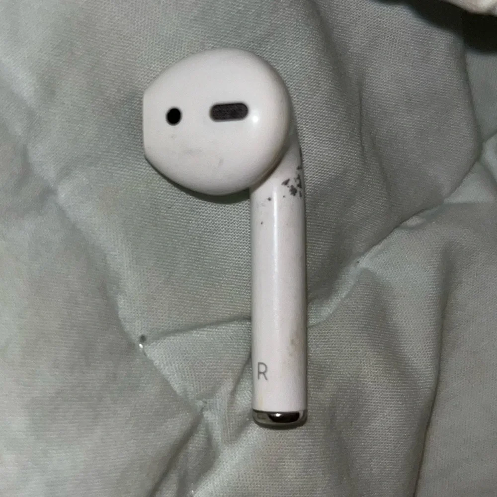FAIR Apple Airpod Right Side Only (A1523) 1st Generation - White